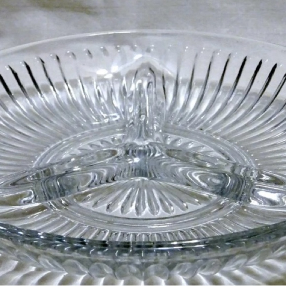 Vintage KIG Indonesia Clear 3-section Relish/Candy Glass Bowl/Tray/Plate
